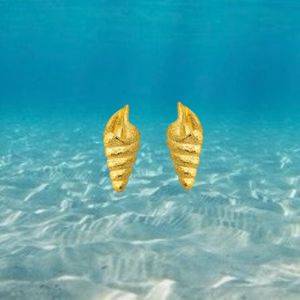 1. Mini “spiral shell” earrings gold