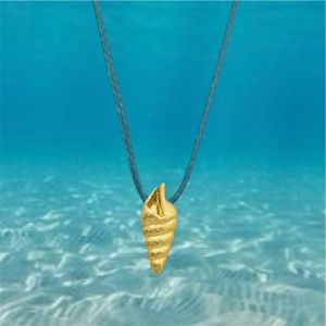 2. Spiral shell thread necklace Turquoise