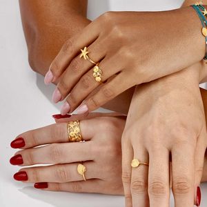 3. Adjustable “starfish” ring gold