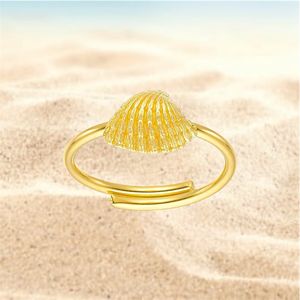 1. Adjustable “seaclam” ring gold