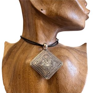 3. Pendente “Smuss” grigio argento