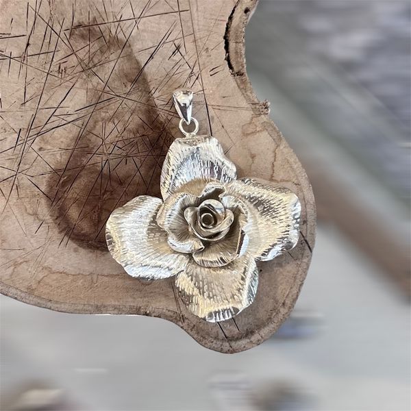 2. Hanging flower silver gray BRASS Workshop m26p06