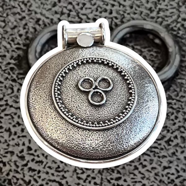 3. Round pendant “Trinity” silver gray BRASS Workshop m26p05