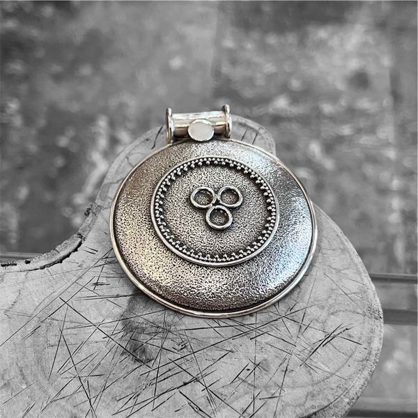 2. Round pendant “Trinity” silver gray BRASS Workshop m26p05