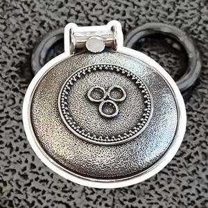 3. Round pendant “Trinity” silver gray