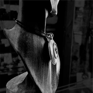 4. Round pendant “Trinity” silver gray