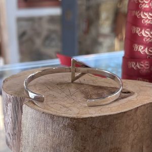 3. Rigid “triangle” bracelet silver gray