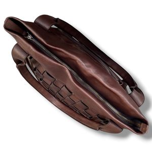 5. Woven shoulder bag Dark brown