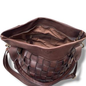 4. Woven shoulder bag Dark brown