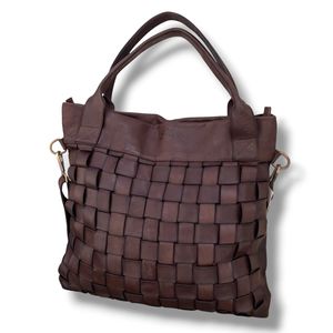 1. Woven shoulder bag Dark brown