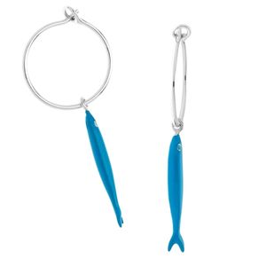 1. Orecchini cerchi con "pesce" pendente grigio argento