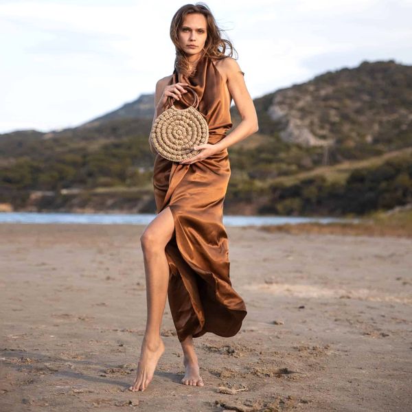 2. Ariadne round crochet bag beige gold ILIAS VARDAVAKIS aribag