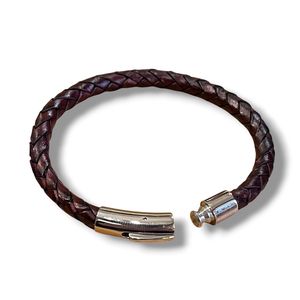 2. Round braided bracelet brown