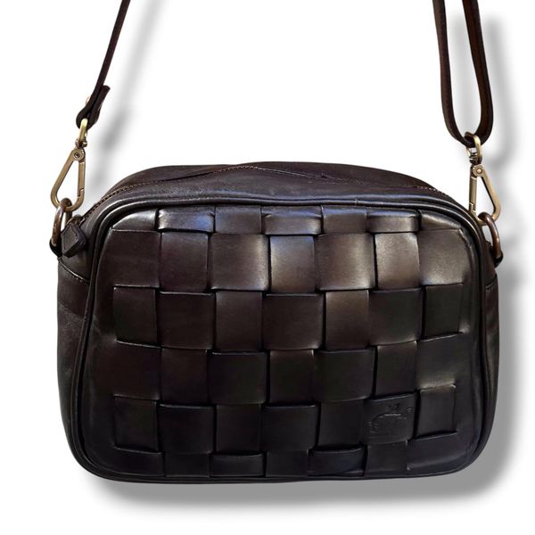 1. Borsa tracolla rettangolare intrecciata nero BRASS Workshop bsn01