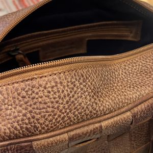 2. Rectangular woven shoulder bag Washed out brown