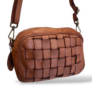 1. Borsa tracolla rettangolare intrecciata marrone