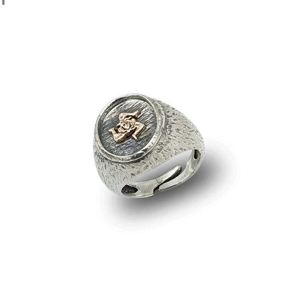 Anello ovale con “Trinacria” Grigio argento BRASS Workshop