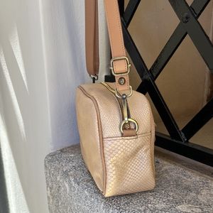2. Rectangular shoulder bag Beige