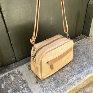 3. Rectangular shoulder bag Beige