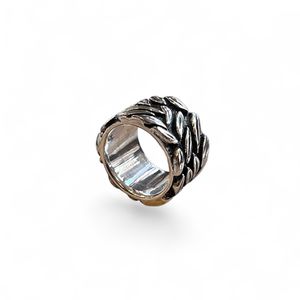 4. Anello fascia foglie grigio argento