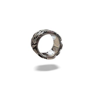 3. Anello fascia foglie grigio argento
