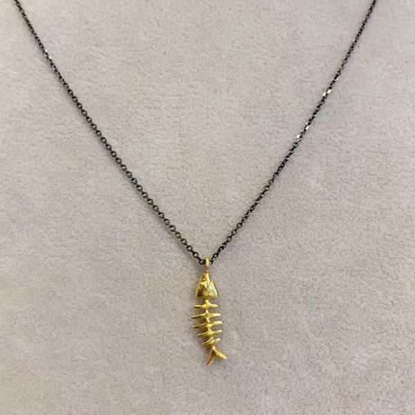 2. “Fishbone” necklace black