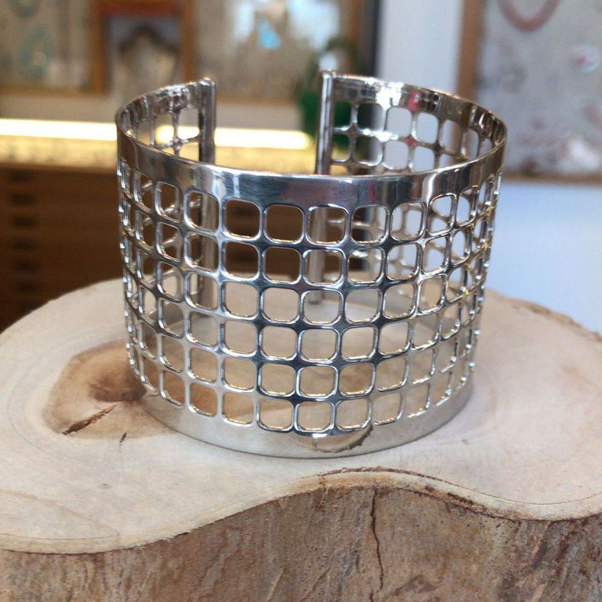 1. Rigid openwork bracelet silver gray BRASS Workshop bar08
