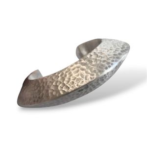 1. Bracciale piramidale martellato grigio argento