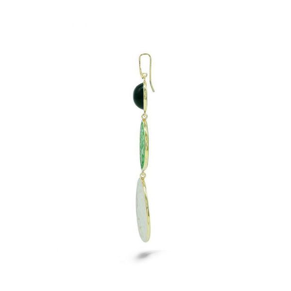 2. Orecchini giada e madreperla incisa verde