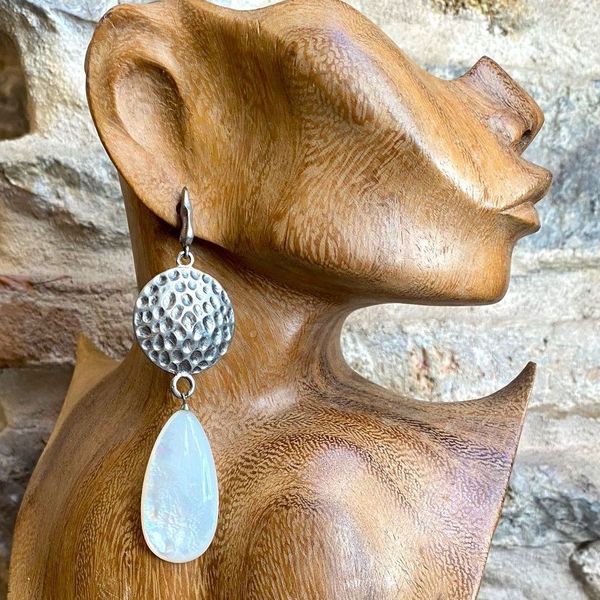 1. Drop nacre, silver earrings white BRASS Workshop crlor06