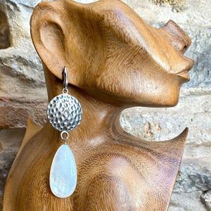 2. Drop nacre, silver earrings white BRASS Workshop crlor06