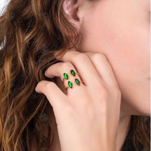 2. Anello cristalli verdi verde