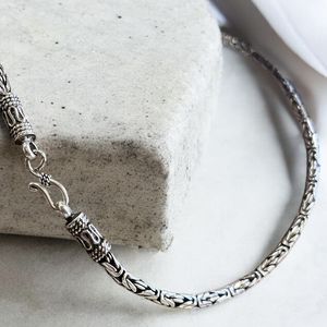 1. Collana borobudur grigio argento