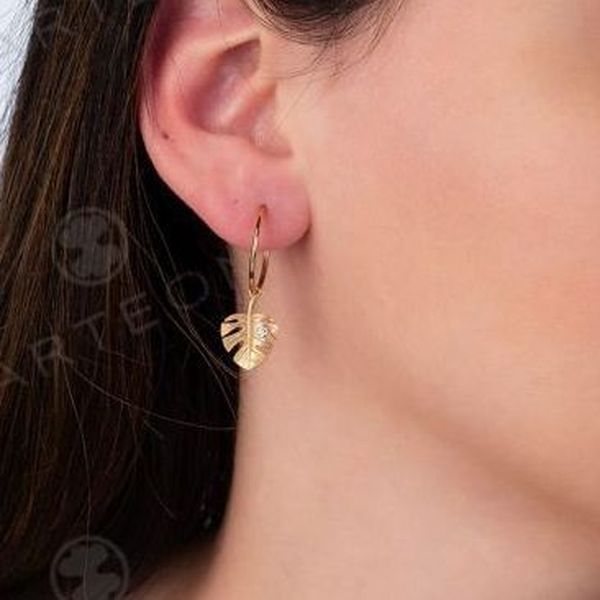 1. Monstera leaf pendant earrings gold Arteon 51017-000