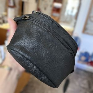 3. Compact fannypack black