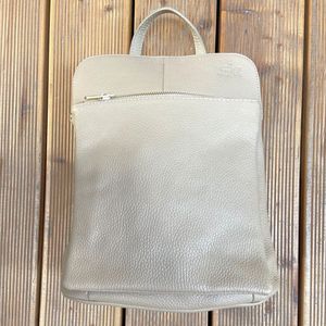 3. Borsa zaino beige