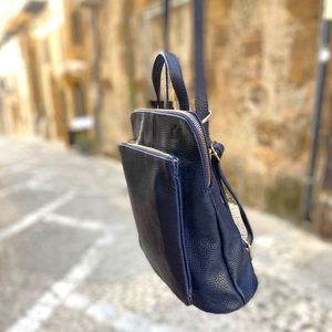 1. Borsa zaino blu