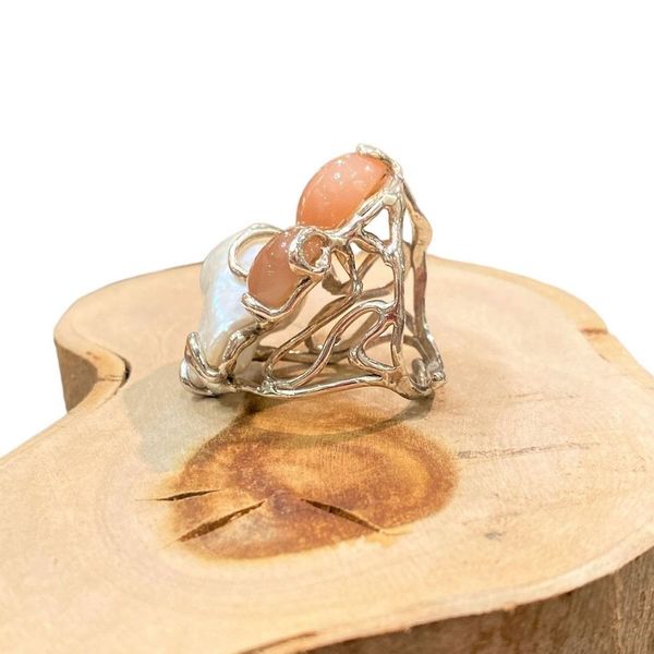 2. Anello perla e calcedonio beige BRASS Workshop bsan08