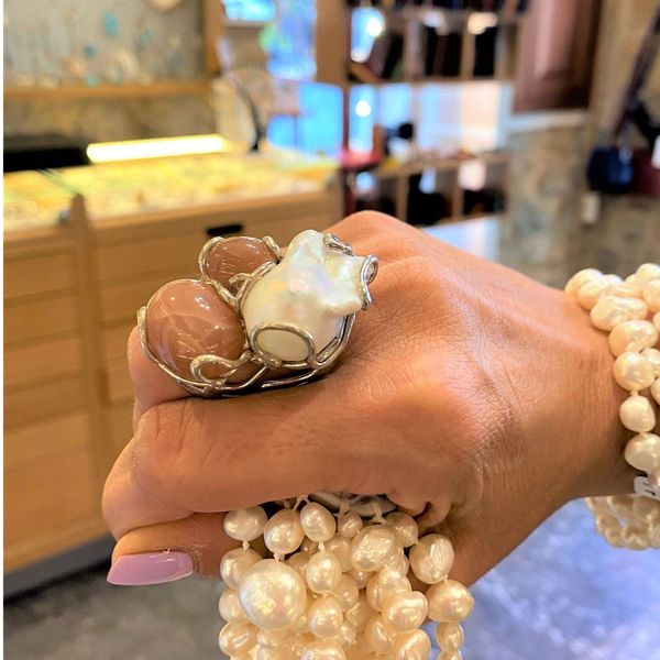 3. Anello perla e calcedonio beige BRASS Workshop bsan08