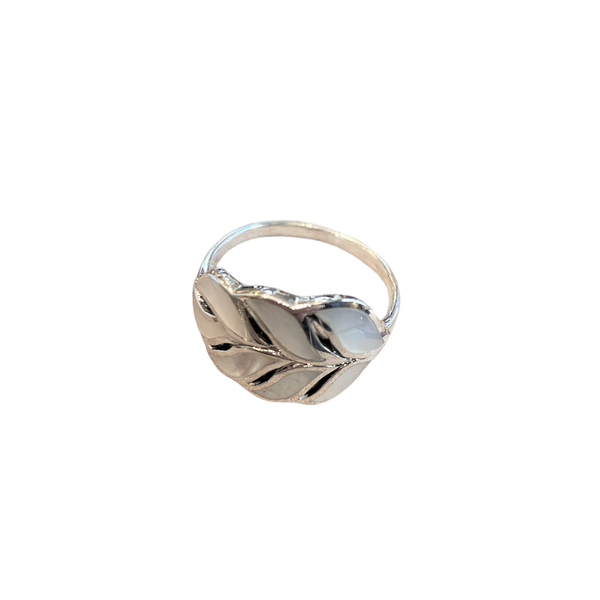 1. Leaf, silver ring white BRASS Workshop g23a04