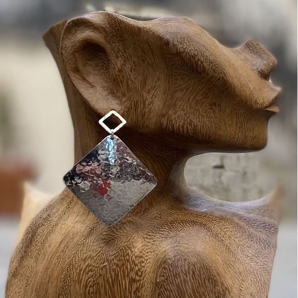 2. Orecchini pendenti quadrati invertiti grigio argento BRASS Workshop g23or23