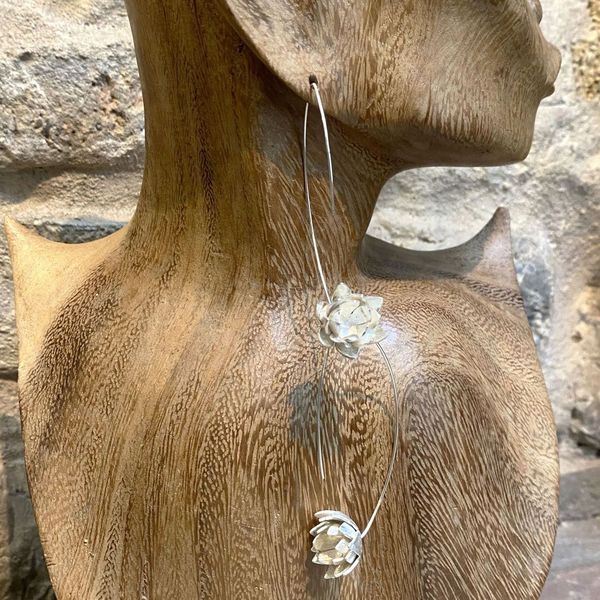 2. Orecchini Fiore di Loto grigio argento BRASS Workshop f23or31