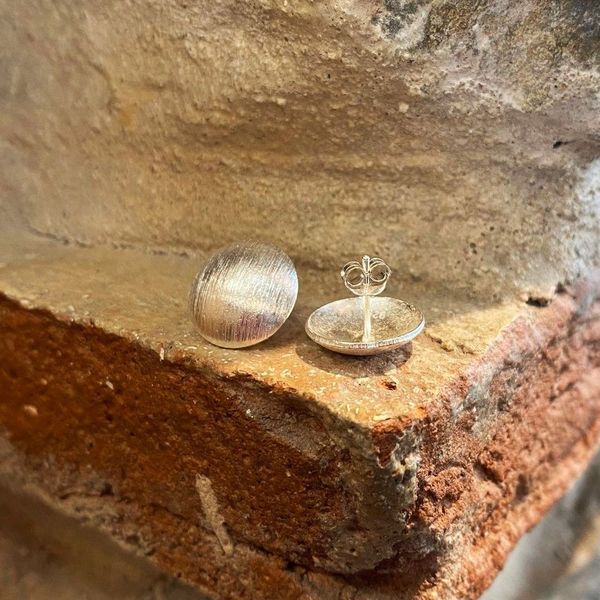 2. Round lobe earrings silver grey BRASS Workshop f23or43