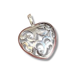1. Pendente cuore traforato grigio argento