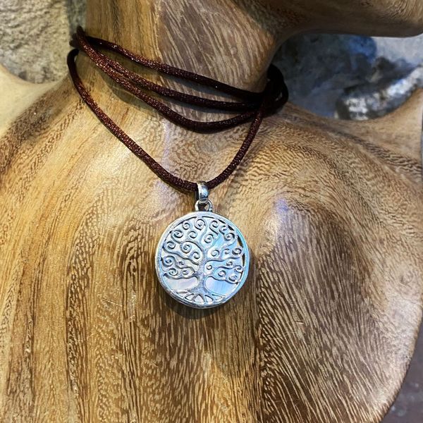 4. Tree of life, nacre pendant white BRASS Workshop bspe08