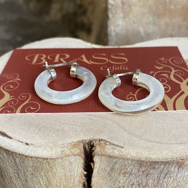 3. Nacre circle earrings white BRASS Workshop f23or59