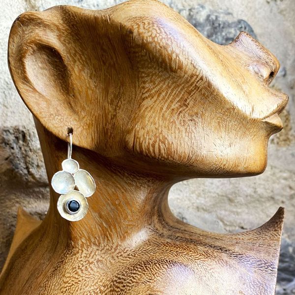 2. Shards earrings with garnet garnet BRASS Workshop f23or65