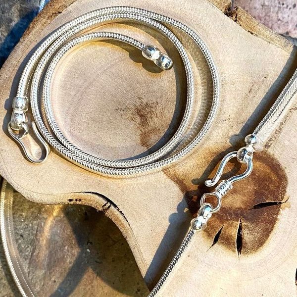 4. 6 mm flat snake necklace silver grey BRASS Workshop snake04
