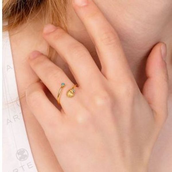 1. Opposite shell and turquoise ring gold Arteon 23818-000