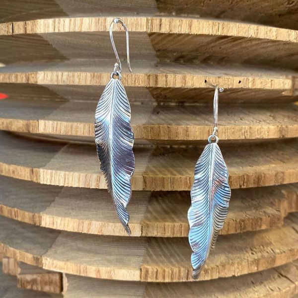 1. Wavy leaf earrings silver grey BRASS Workshop f23or78